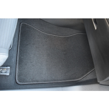 Opel Astra L kombi (2022–>) – Dywaniki samochodowe welurowe Silver  czarne - Standard