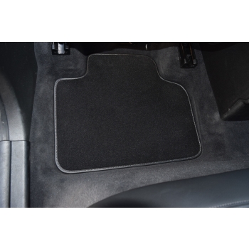 BMW X1 F 48 2015-2022r. Samochodowe dywaniki welurowe Gold (czarne)