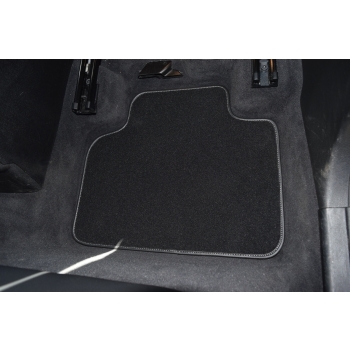 BMW X1 F 48 2015-2022r. Samochodowe dywaniki welurowe Gold (czarne)