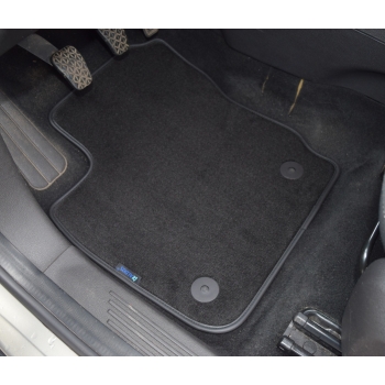 Ford Tourneo Courier 2014-2023r. Dywaniki welurowe - Platinum - kolory do wyboru.