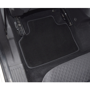 Ford Tourneo Courier 2014-2023r. Dywaniki welurowe - Platinum - kolory do wyboru.