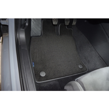VW Golf VIII HB od 2020r. Dywaniki welurowe Gold
