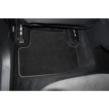 VW Golf VIII HB od 2020r. Dywaniki welurowe Gold