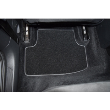 VW Golf VIII HB od 2020r. Dywaniki welurowe - SILVER - kolory do wyboru.