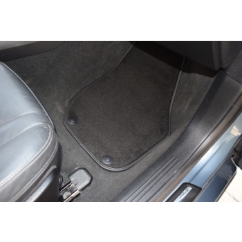 Volvo V40 (2012–2019) – Czarne dywaniki samochodowe welurowe Gold PLUS – Standard